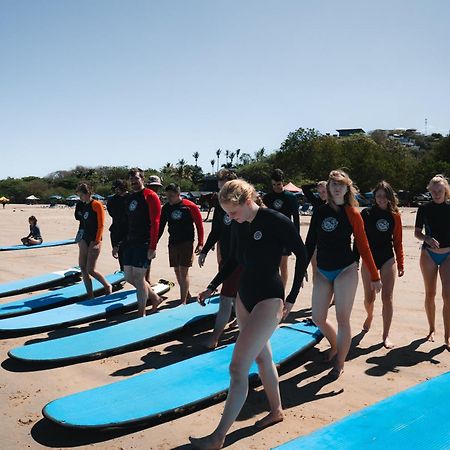 Iguana Surf Camp Hotel Tamarindo Eksteriør billede